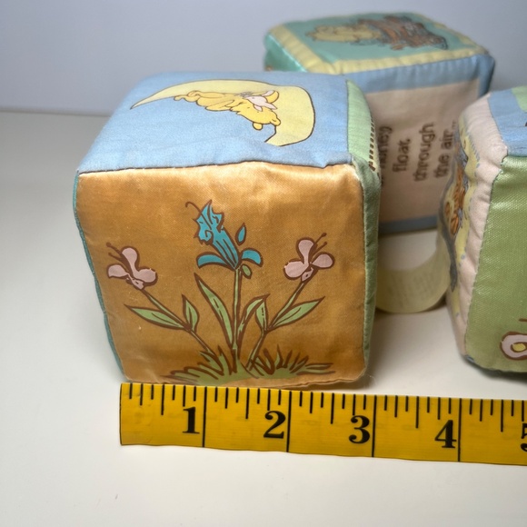 Vintage Classic Winnie the Pooh Cloth Block Set of 5 Piglet Flowers Numbers - Picture 3 of 6